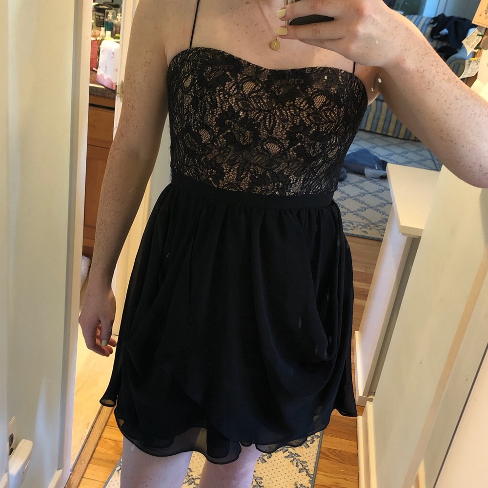 Black sleeveless dress.